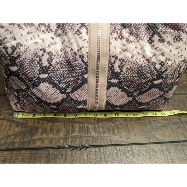 EUC Stella & Dot Crush It Snake Carry On Overnight Weekender Tote Travel Bag - Image 6
