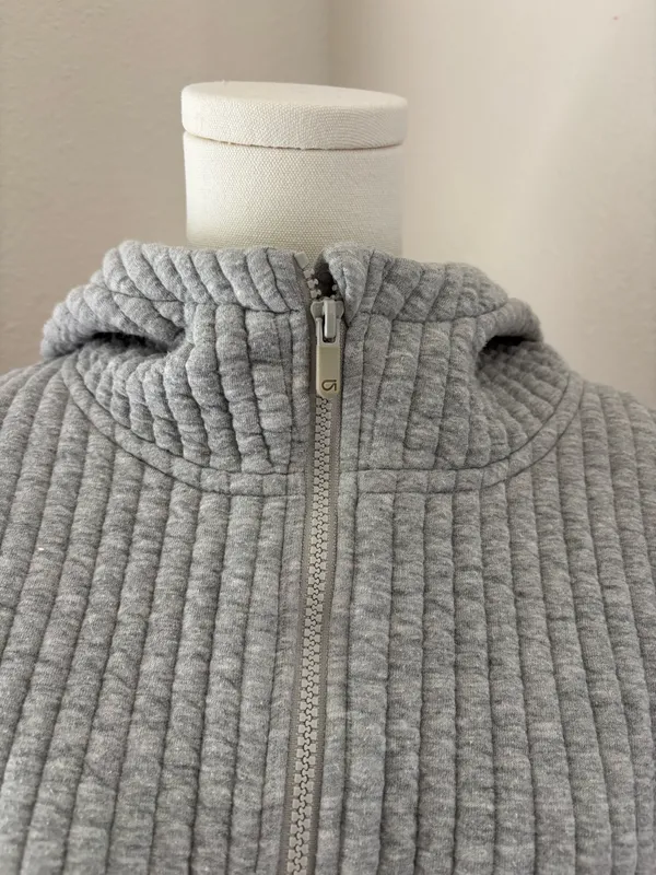 Gap Fit Jacquard Quilted Oversized Full-Zip Hoodie - Image 4