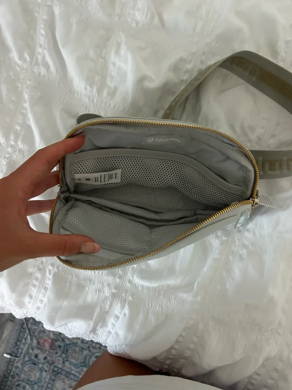 Lululemon Everywhere Belt Bag 1L Grey with Gold zippering - Image 8