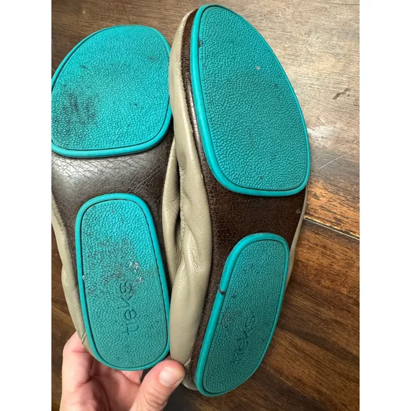 Tieks taupe slip on foldable flats women's size 9- see desciption - Image 4