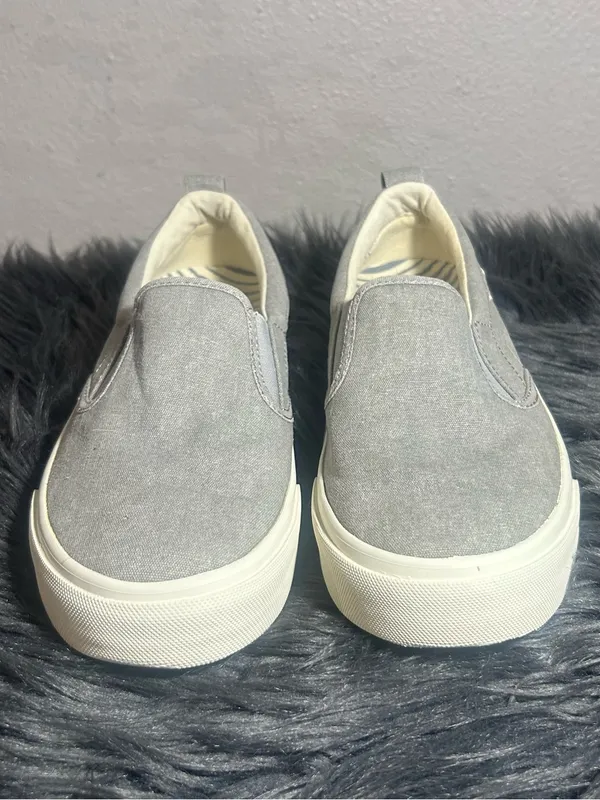 Taos Footwear is TAOS RUBBER SOUL Slip-On Canvas Sneaker Light Gray Size 7 - Image 5