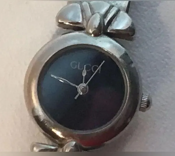 Gucci Vintage Womens Watch With black Face And Stainless Steel Band - Image 8