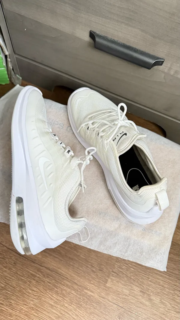 Women's Size 9 Nike Air Max Axis White Running Cross Training Exerc - Image 5
