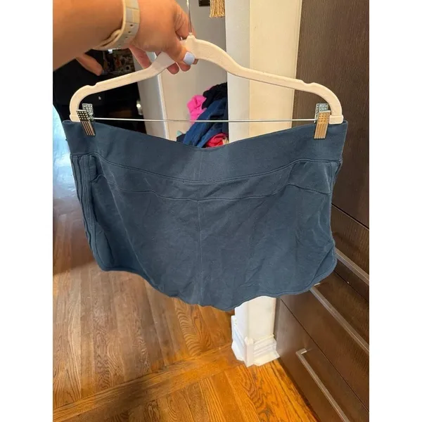 Athleta blue‎ shorts women's xl - Image 2