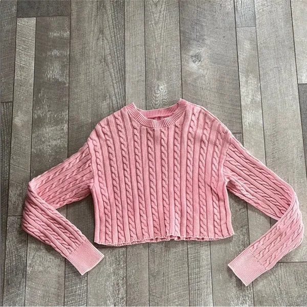 Aerie Size Medium Pink Cable Knit Cropped Sweater. - Image 2