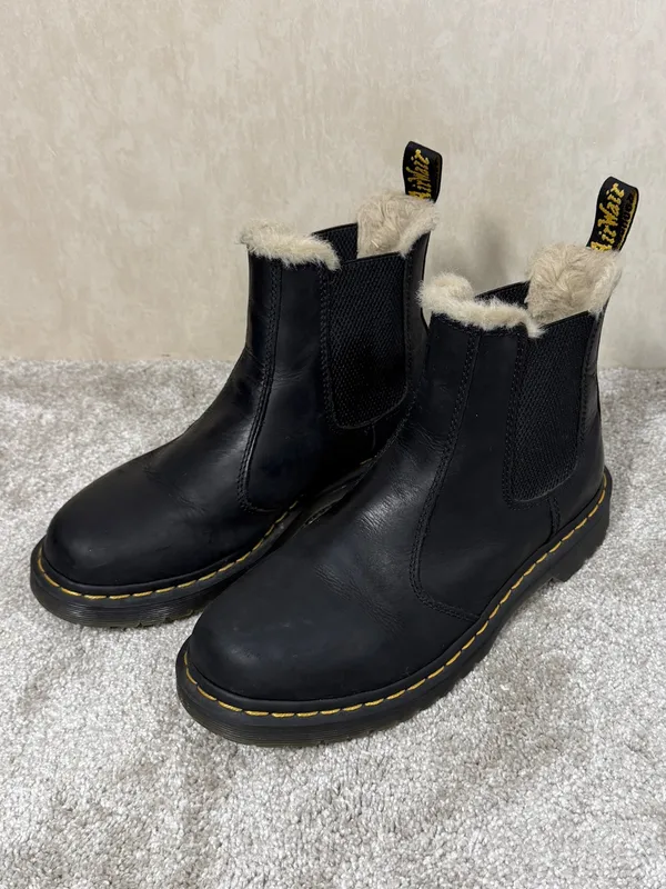 Dr. Martens Women’s 2976 Leonore Faux Fur Lined Chelsea Boots Leather in Black 9 - Image 4