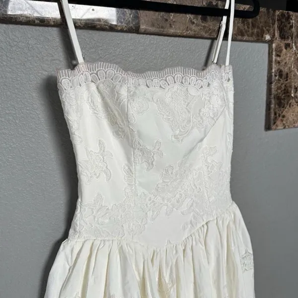 NWOT House of CB Chloe White Custom Lace + Cotton Midi Dress - Image 4