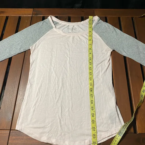 American Eagle Outfitters Women's Pink and Gray Raglan Top size M - Image 5