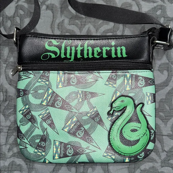 Loungefly Harry Potter Slytherin crossbody bag adjustable strap great condition - Image 2