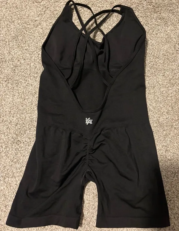 YoungLA Women’s Black Bodysuit Shorts Scrunch Size Medium EUC seamless core - Image 2