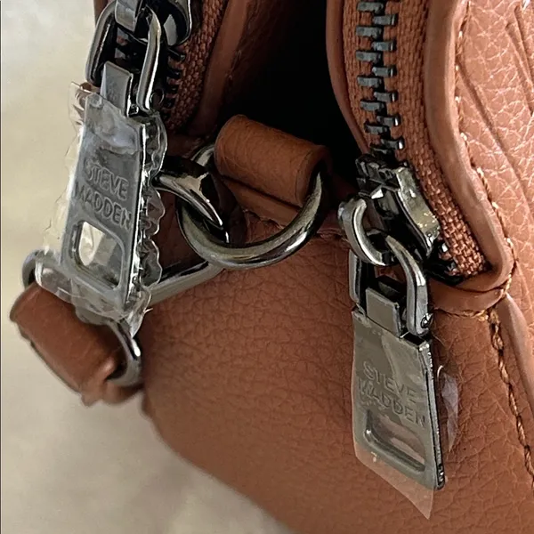 NWOT/ Never Used Steve Madden Tan Embossed Crossbody Bag - Image 6
