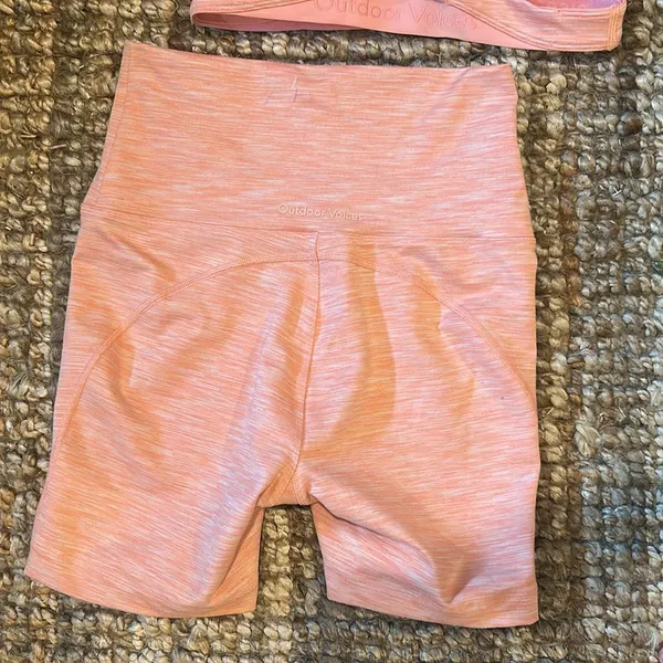 Outdoor Voices Coral Two Piece Sports Bra/Biker Short Combo Size Small - Image 9
