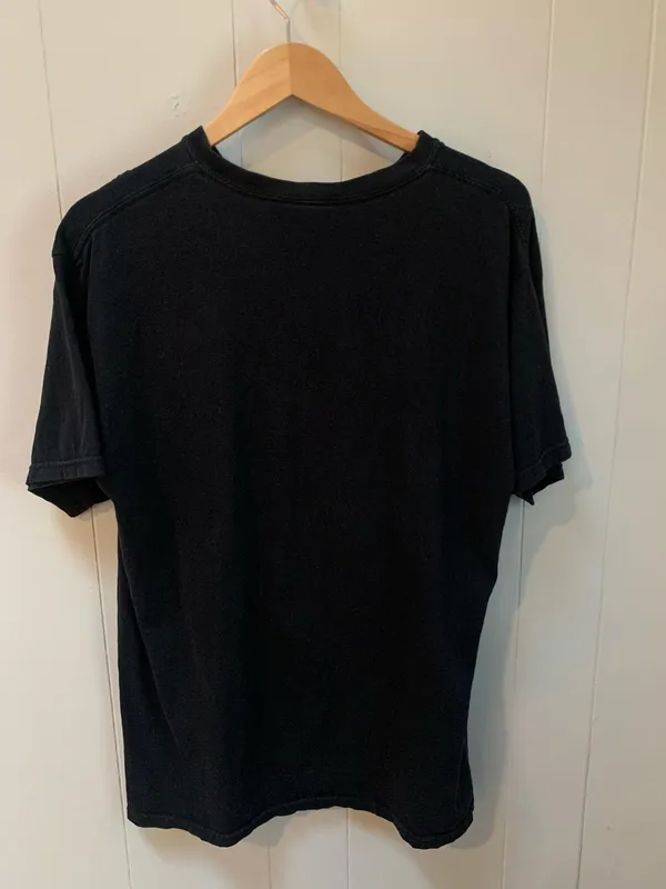 Red Velvet Car Heart Pit Crew Anvil Black Concert Tour Merch Tee Large - Image 2