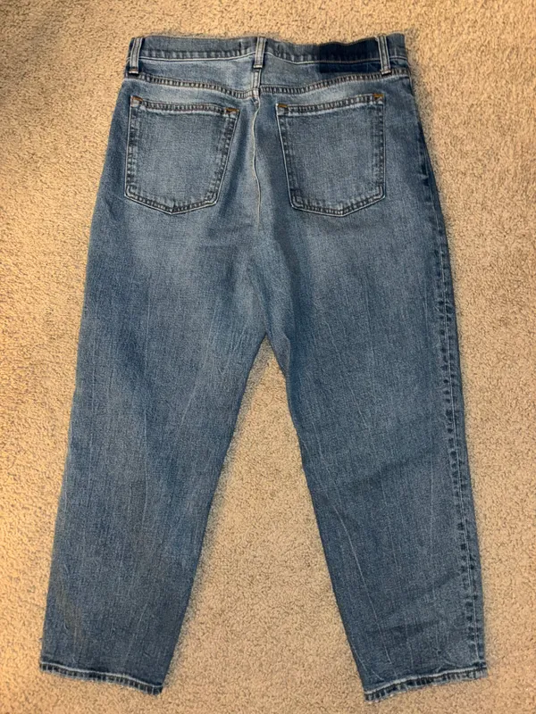 Abercrombie High Rise Mom Jeans - Image 3