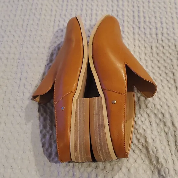 NWOT Ccocci Nova 7.5 women's Tan Slip on shoes (#5) - Image 5
