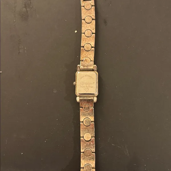Vintage Gold-Tone Watch with Ornate Band untested - Image 4
