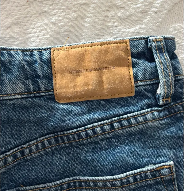 H&M Denim High-Waisted Jean Shorts - Image 3