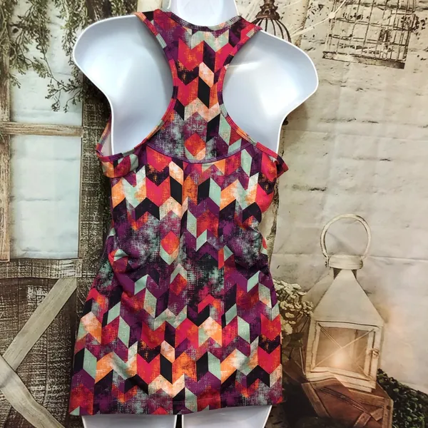 Lukka Chevron print racerback scoop neck workout tank Medium abstract artsy - Image 6