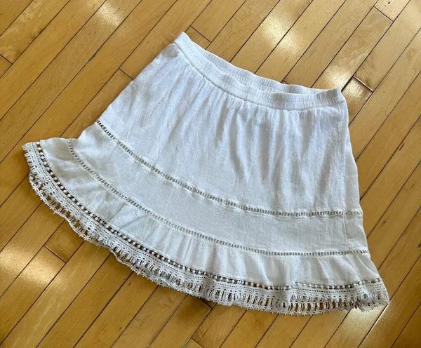 OLD NAVY Eyelet Cut Out Crepe-like Linen-like Mini Skirt - Medium - Image 2