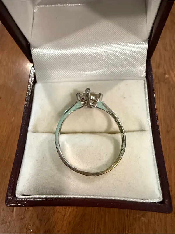 Vintage Classic Solitaire White Cubic Zirconia Silver-Tone Ring Size 8 - Image 5