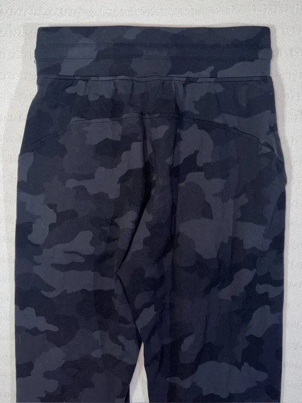 Lululemon Womens Ready to Rulu High Rise Cropped Jogger Size 2 Camo Athleisure - Image 6
