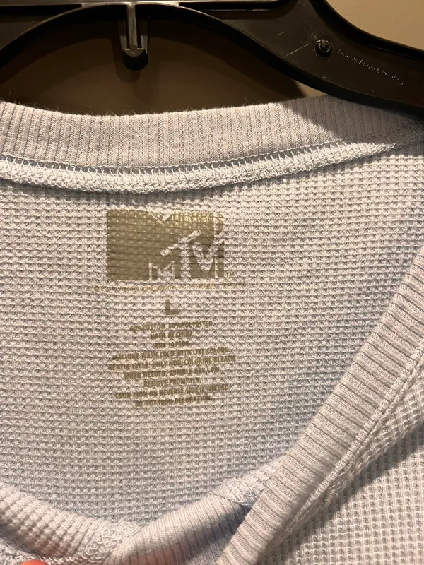 MTV long sleeve cropped shirt - Image 3