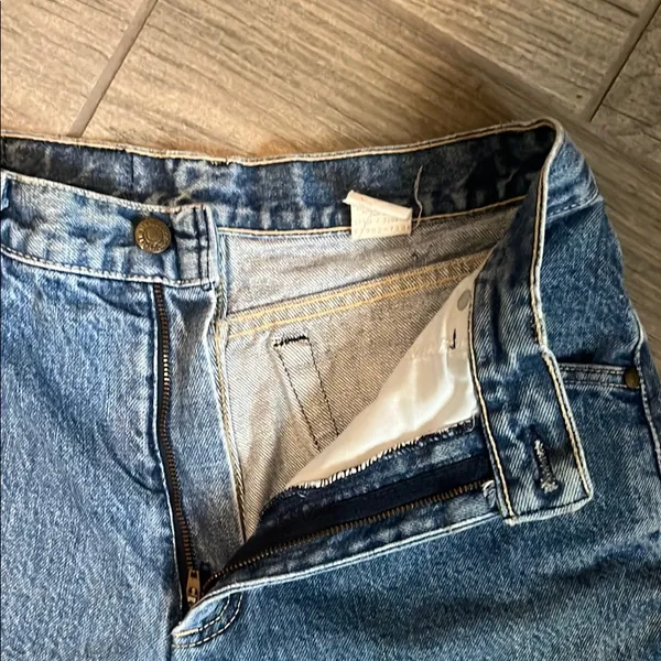 Levi's Blue Jean Shorts High-Waisted Relaxed Fit - Image 5