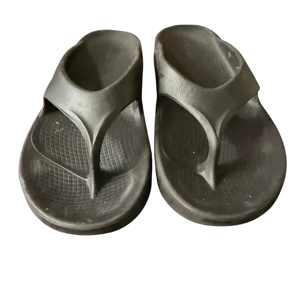 Oofos Ooriginal Thong Recovery Sandals Comfort Flip Flop- Black 2.0 size 8 - Image 2