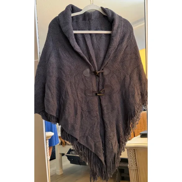 NEW Loose Fitting Poncho Cape Shawl Stylish Horn Button One Size - Image 4