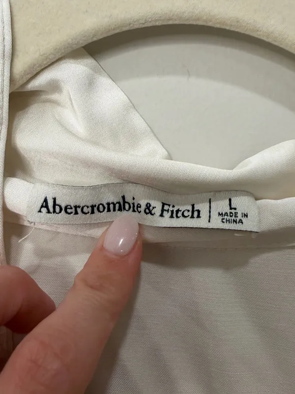 Abercrombie & Fitch Ivory Satin Button Down Blouse Shirt Size‎ Large - Image 2