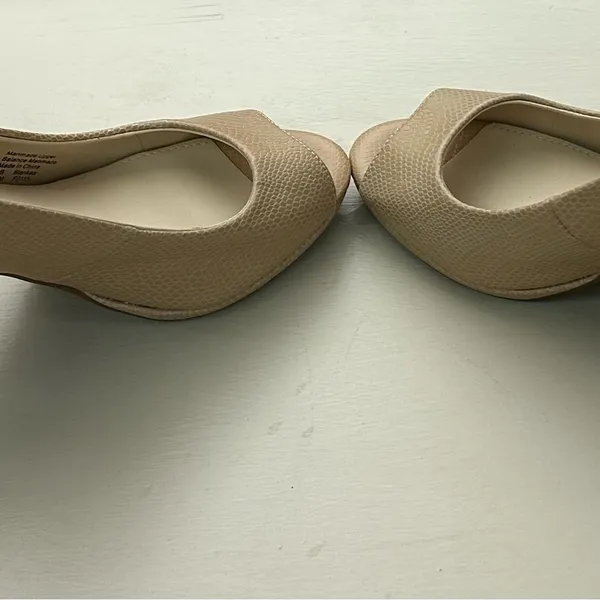 Heels Giani Bernini Beige Slingback Heels 7 1/2 M like new! Nice/Clean - Image 2