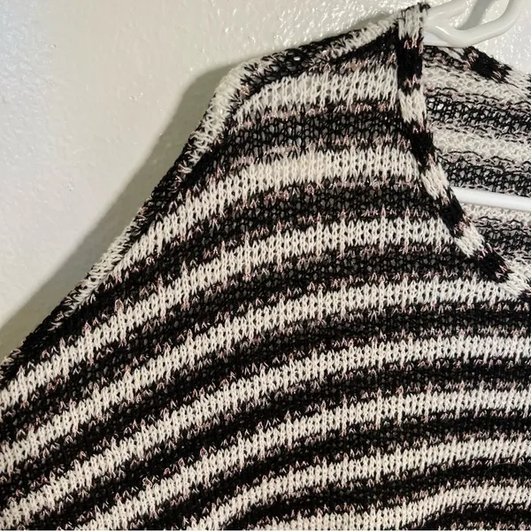 Teenbell Women's Oversized Knit Top White Black Metallic Rose Gold Stripes Round - Image 4