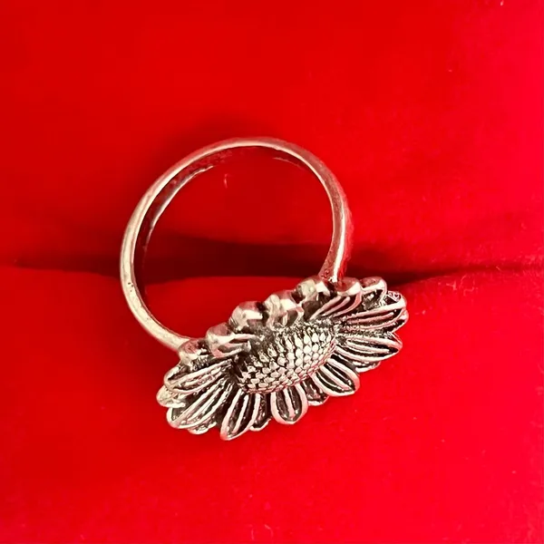 Vintage Sunflower Titanium Steel Silver Ring Size 6 - Image 3