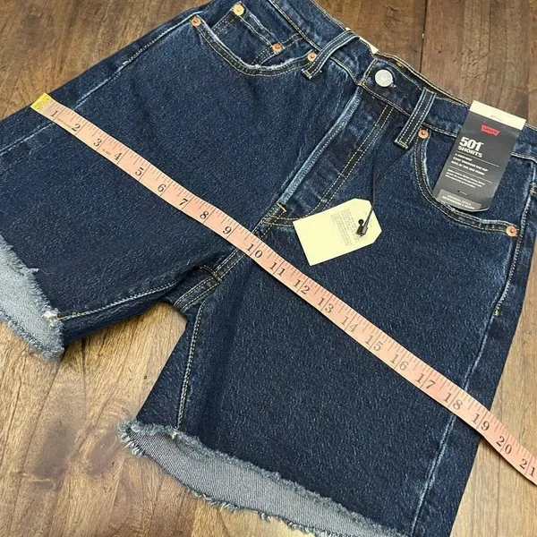 Levi's 501 Mid-Thigh Denim Shorts Size 25 - Image 10