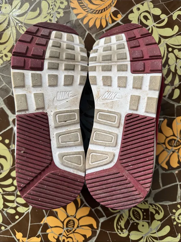 Nike White & Red Low-Profile Sneakers - Image 7