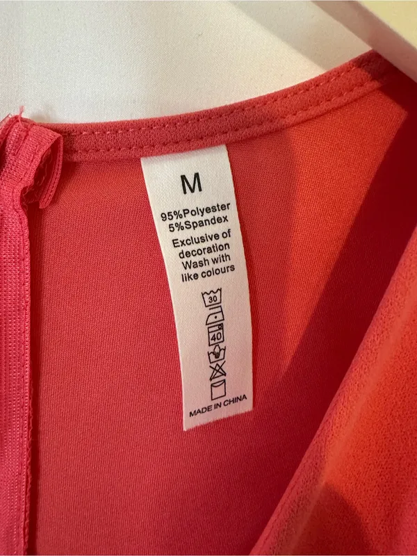 Sleeveless Red V - Image 2