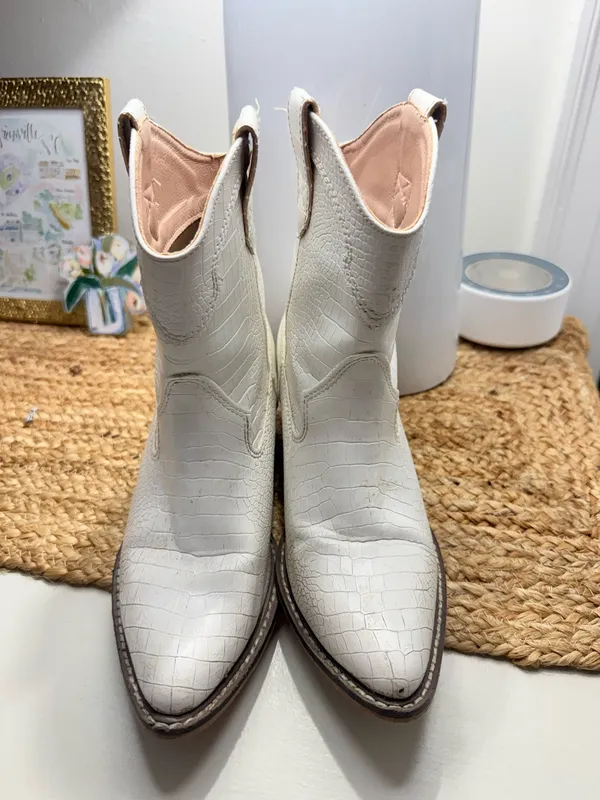 Vestique Cowboy Boots white  - Image 2