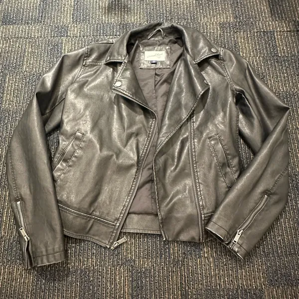 Universal Threads Leather jacket - Image 4