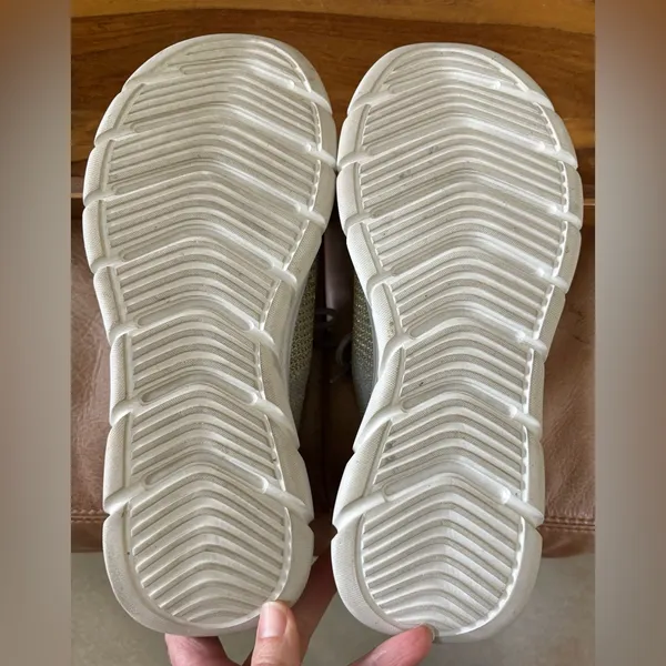 SKECHERS Memory Foam Sneakers Size 8.5 - Image 8