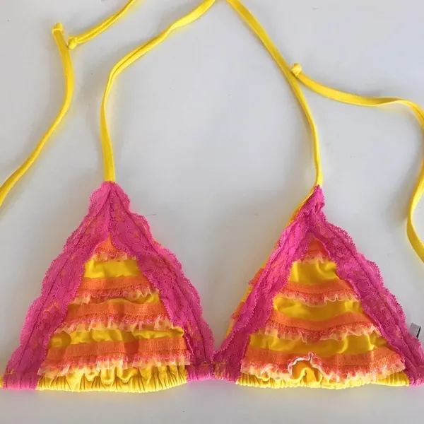 Beach‎ Bunny Hot In The City 1 of 500 Triangle Bikini Top - Image 3