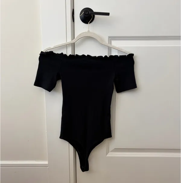 Abercrombie & Fitch Black Lettuce Trim Ribbed Short Sleeve Off The Shoulder Bodysuit Small - Image 2