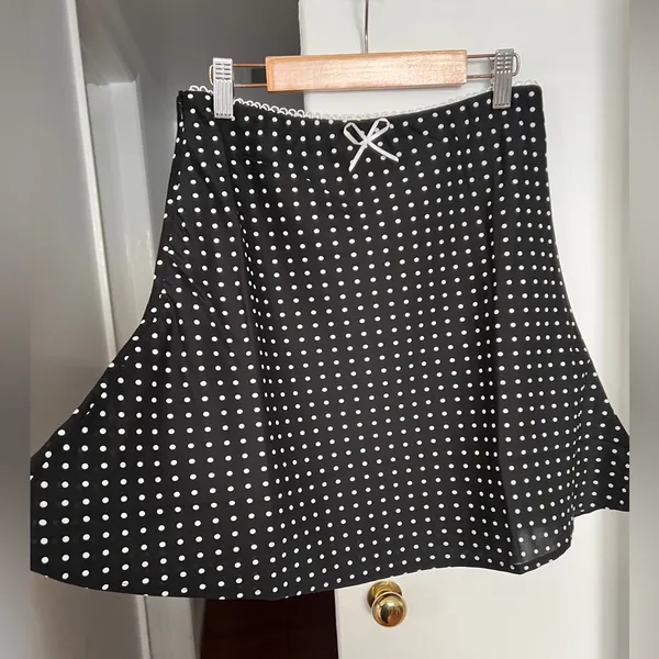 Black and White Satin Polka Dot Skirt - Image 5