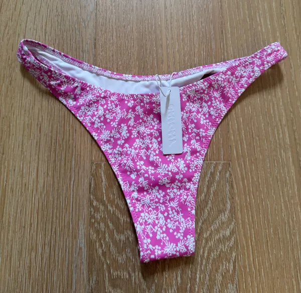 Bright swimwear bottom  - Image 5