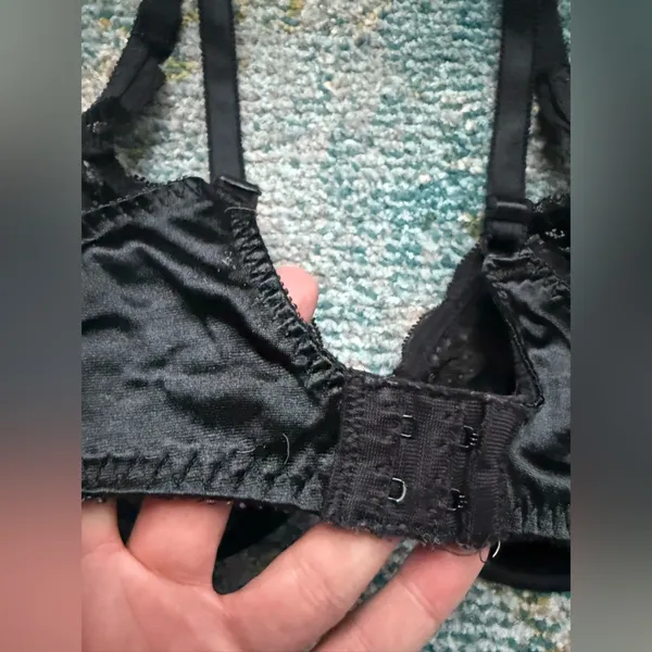 Vintage Olga black lace sheer underwire bra, size 32C - Image 5