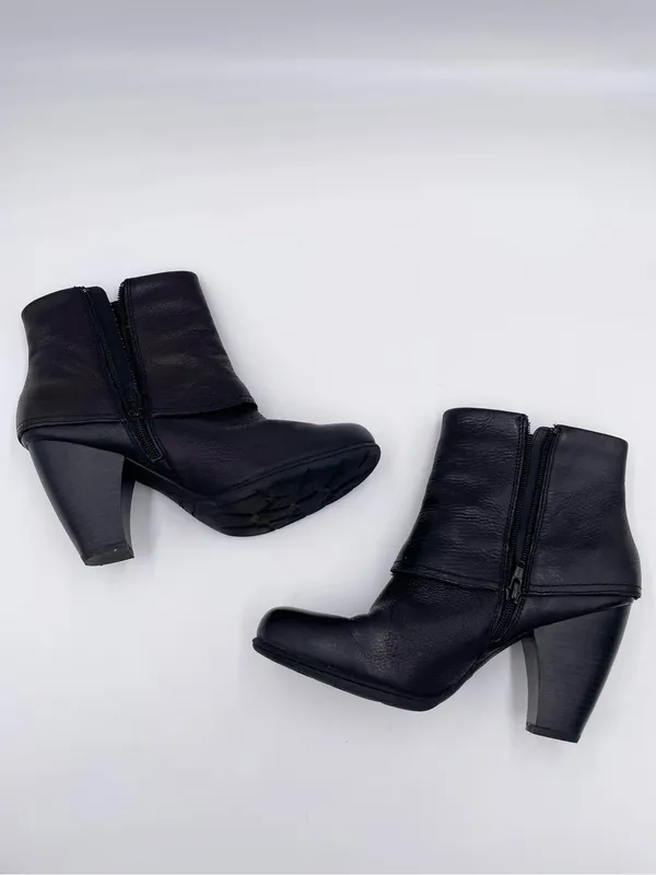 B.O.C. Born Concept Ankle Boots Size 9 Black Leather Foldover Cuff Side Zipper - Image 10
