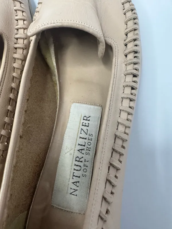 Naturalizer Light Beige Soft Loafers Size 8  - Image 4
