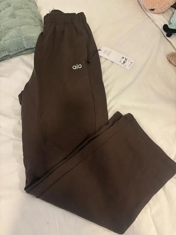 Alo Yoga Accolade set in espresso  - Image 8
