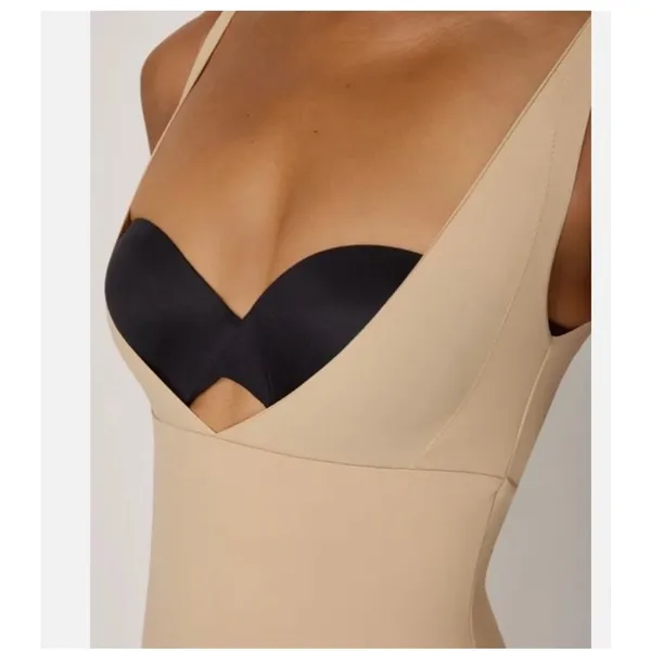 Brand New Maidenform Women's Size Medium Beige One Piece Bodysuit Shapewear - Image 13