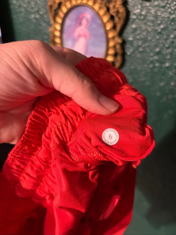 Lululemon Orange Low Rise Hotty Hot Shorts Size 6 - Image 3