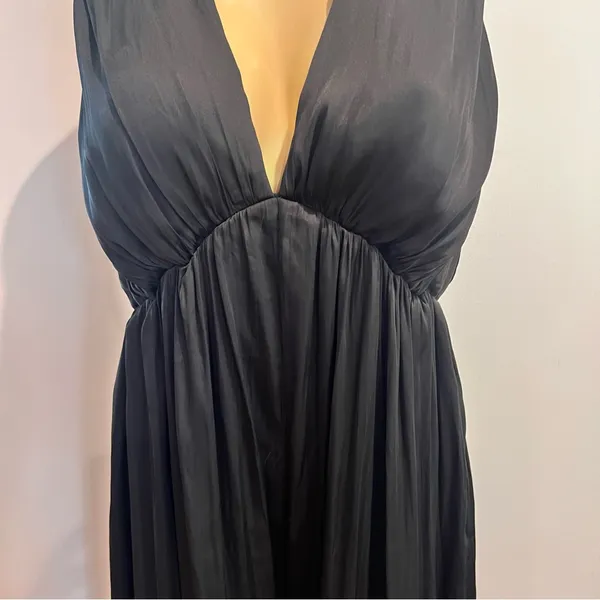 New Strut And Bolt Satin Jumpsuit Sz M V-neck Black Sleeveless NWT - Image 3